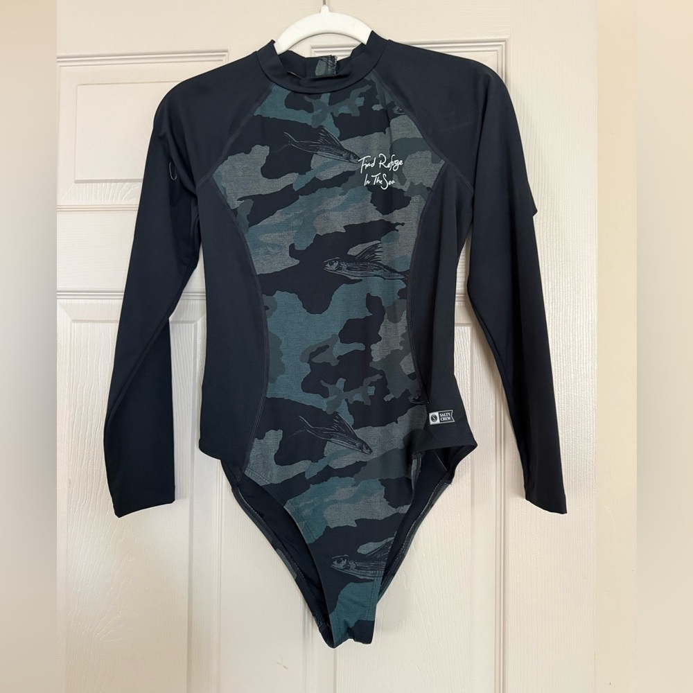 Refuge One Piece Rashguard - Picture 2 of 9